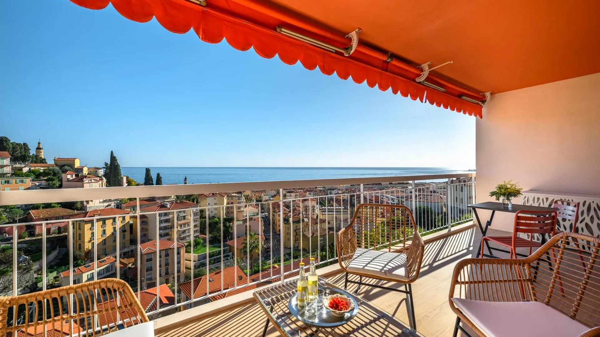 Les Orangers, Charmant Studio Avec Coin Nuit, Incroyable Vue Sur La Ville Et La Mer, Parking Menton France