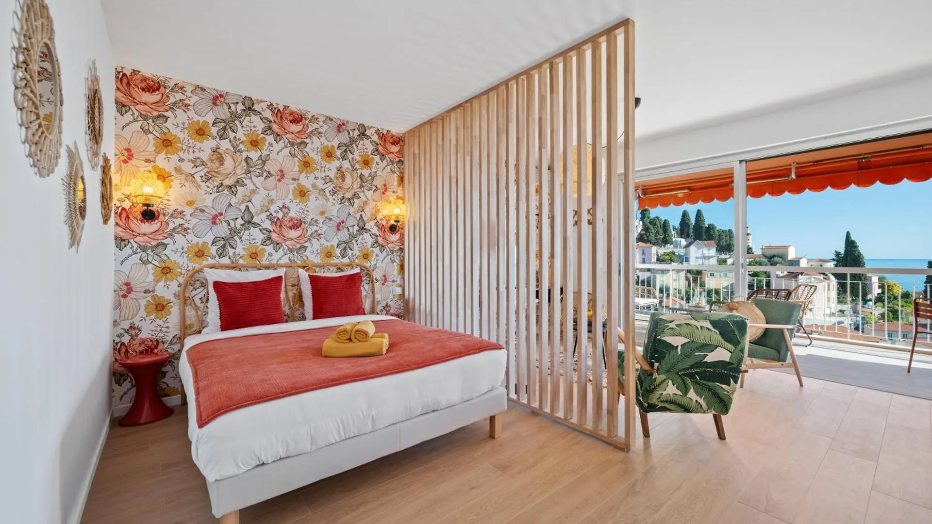 Les Orangers, Charmant Studio Avec Coin Nuit, Incroyable Vue Sur La Ville Et La Mer, Parking Menton Apartment