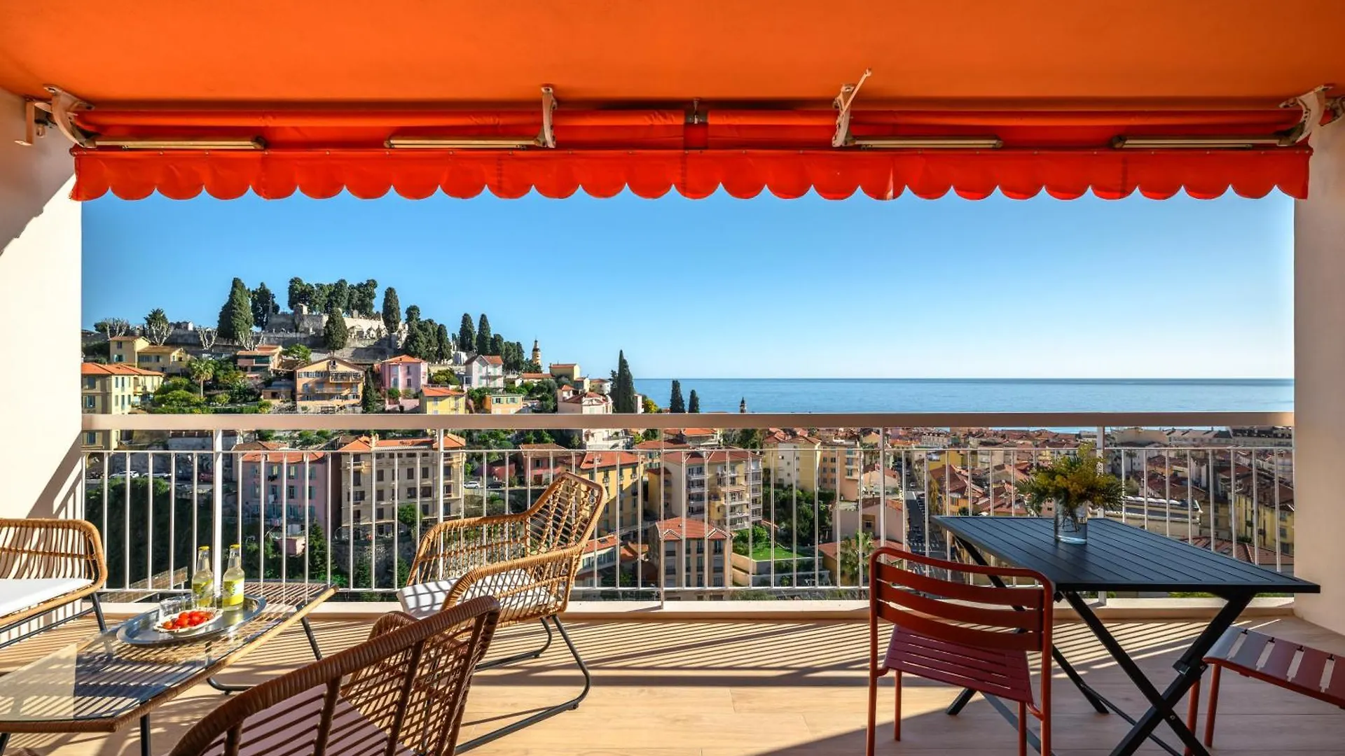 Apartment Les Orangers, Charmant Studio Avec Coin Nuit, Incroyable Vue Sur La Ville Et La Mer, Parking Menton