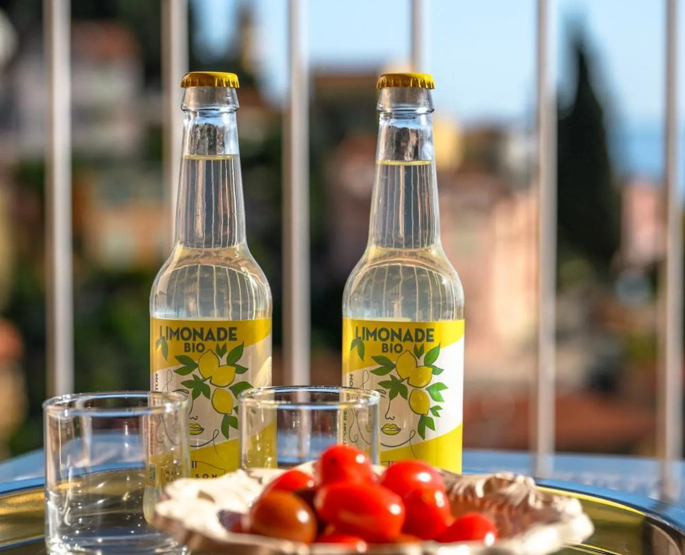 Les Orangers, Charmant Studio Avec Coin Nuit, Incroyable Vue Sur La Ville Et La Mer, Parking Menton