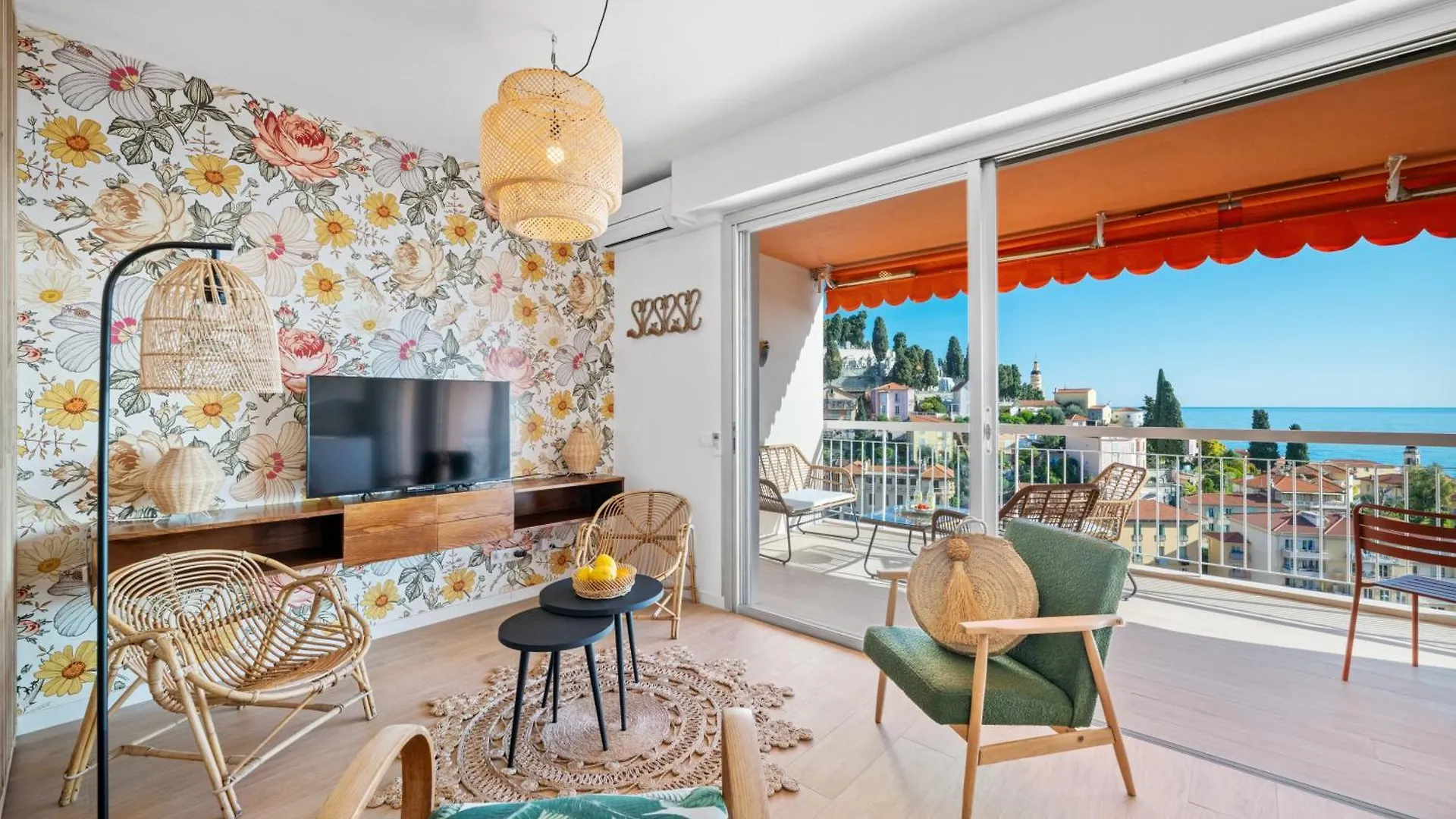 Les Orangers, Charmant Studio Avec Coin Nuit, Incroyable Vue Sur La Ville Et La Mer, Parking contacts